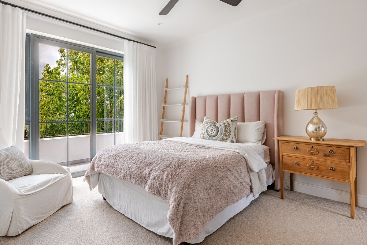 Newly Renovated 5-Bed Home in Upper Constantia gallery image 5