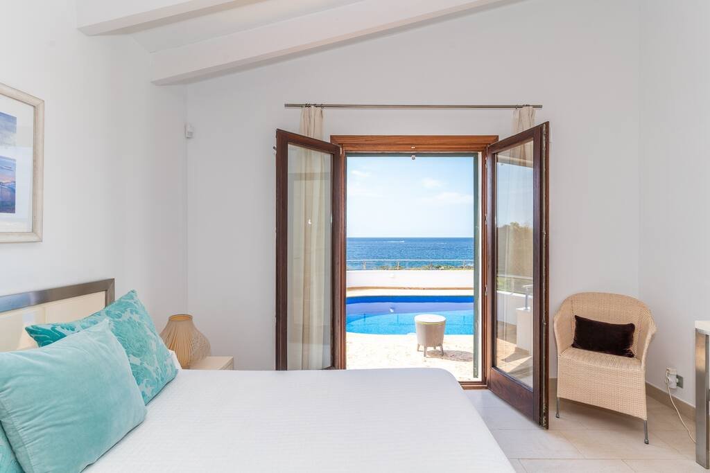 Amazing sea-view 5 en-suit bedroom Villa gallery image 2
