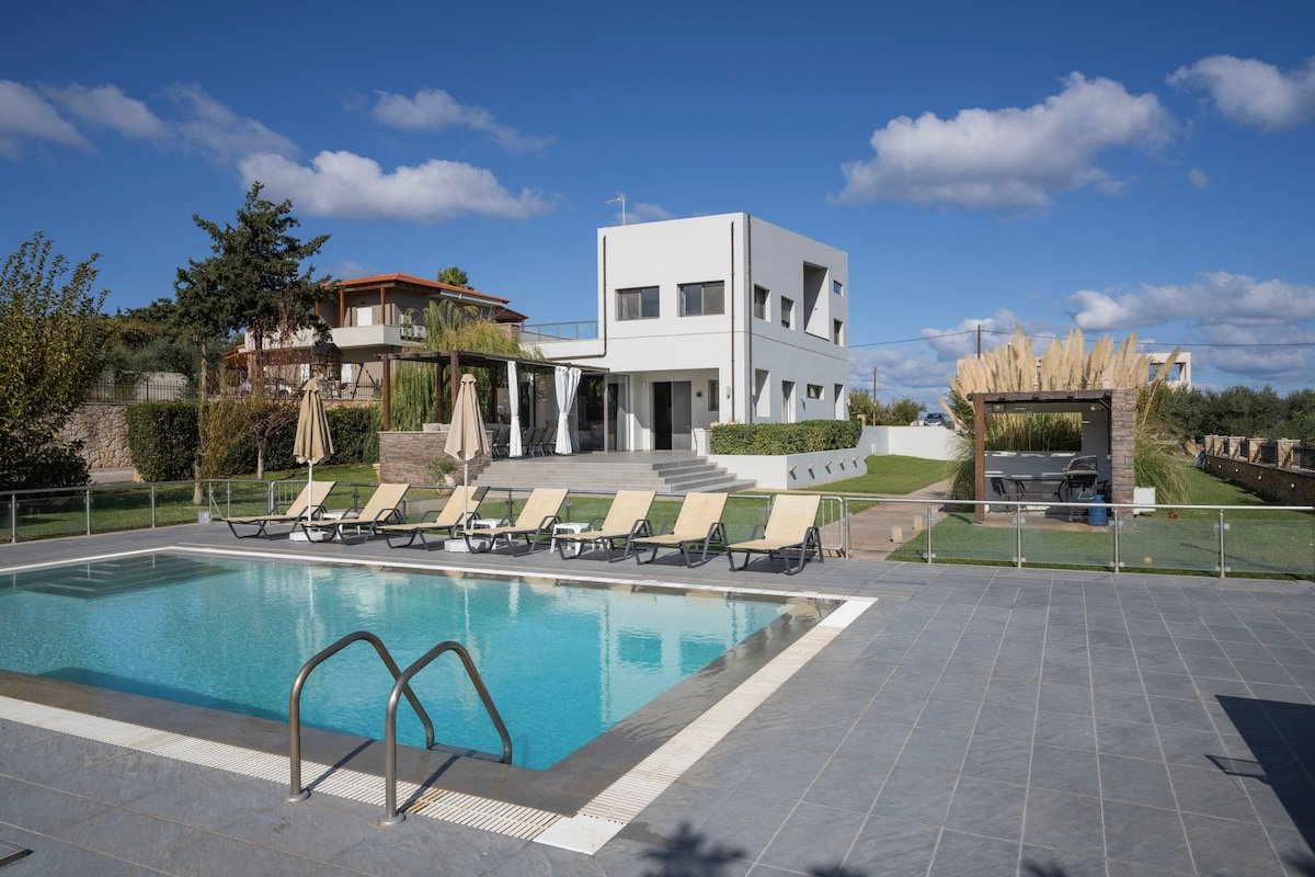 Villa Sfedami – Pool with Children Safety Fence gallery image 4