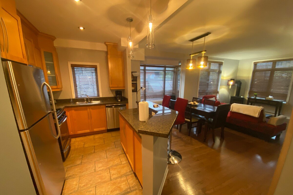 Aparthotel-Montreal-Sunset Suite 403 gallery image 4