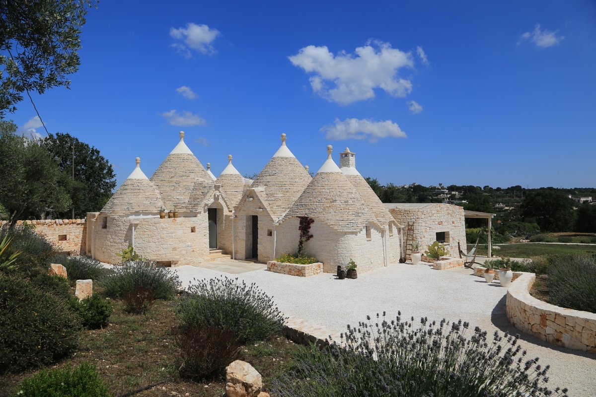 Trulli TERRA DI MEZZO Oasi in Valle d’Itria
