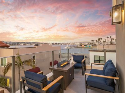 NEW Luxury Meets Beach | BayFront + HotTub/Firepit