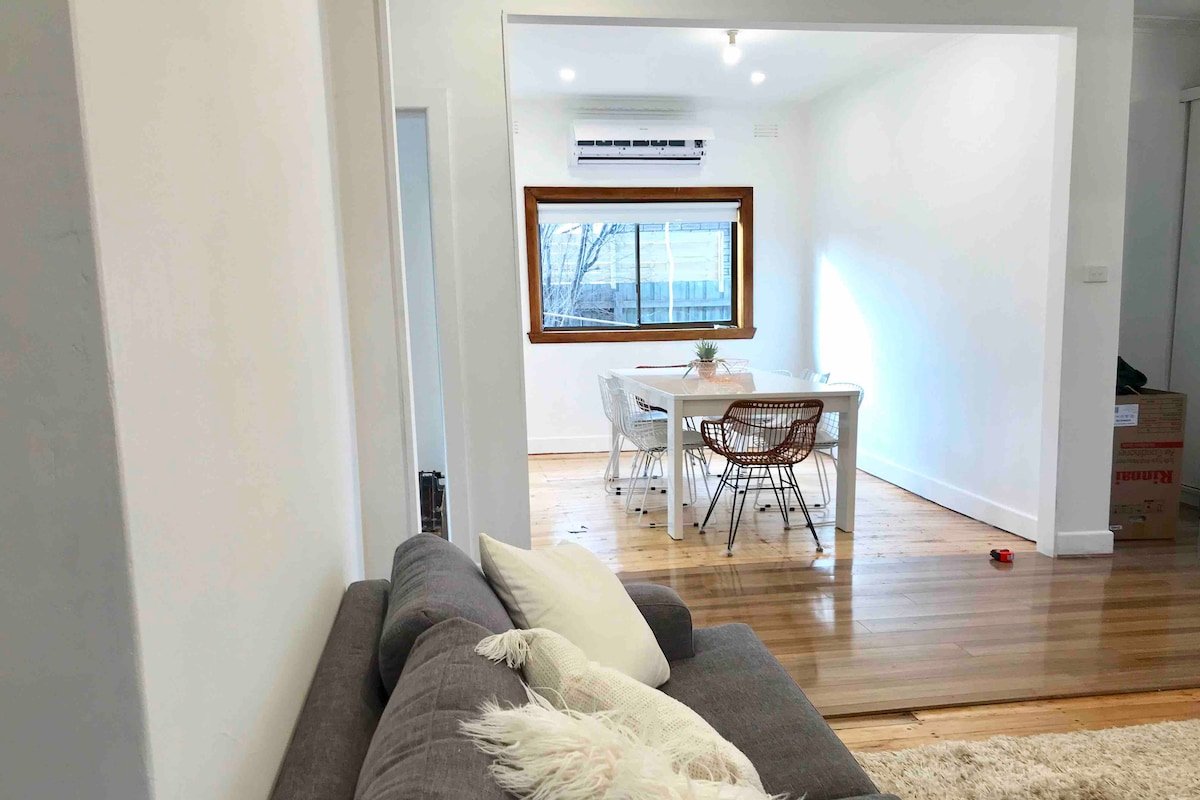 D127 St Albans Lodge 6 bedrooms sleeps 24 gallery image 2