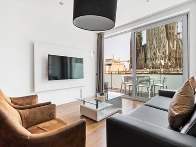 Stunning 4-bedroom apt with Sagrada Familia views
