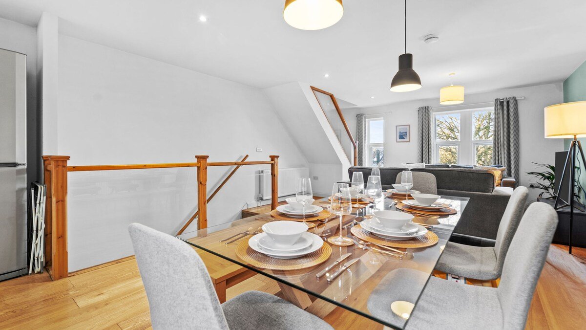 Fantastic 5 Bed Town House in Bristol – Sleeps 9 gallery image 3