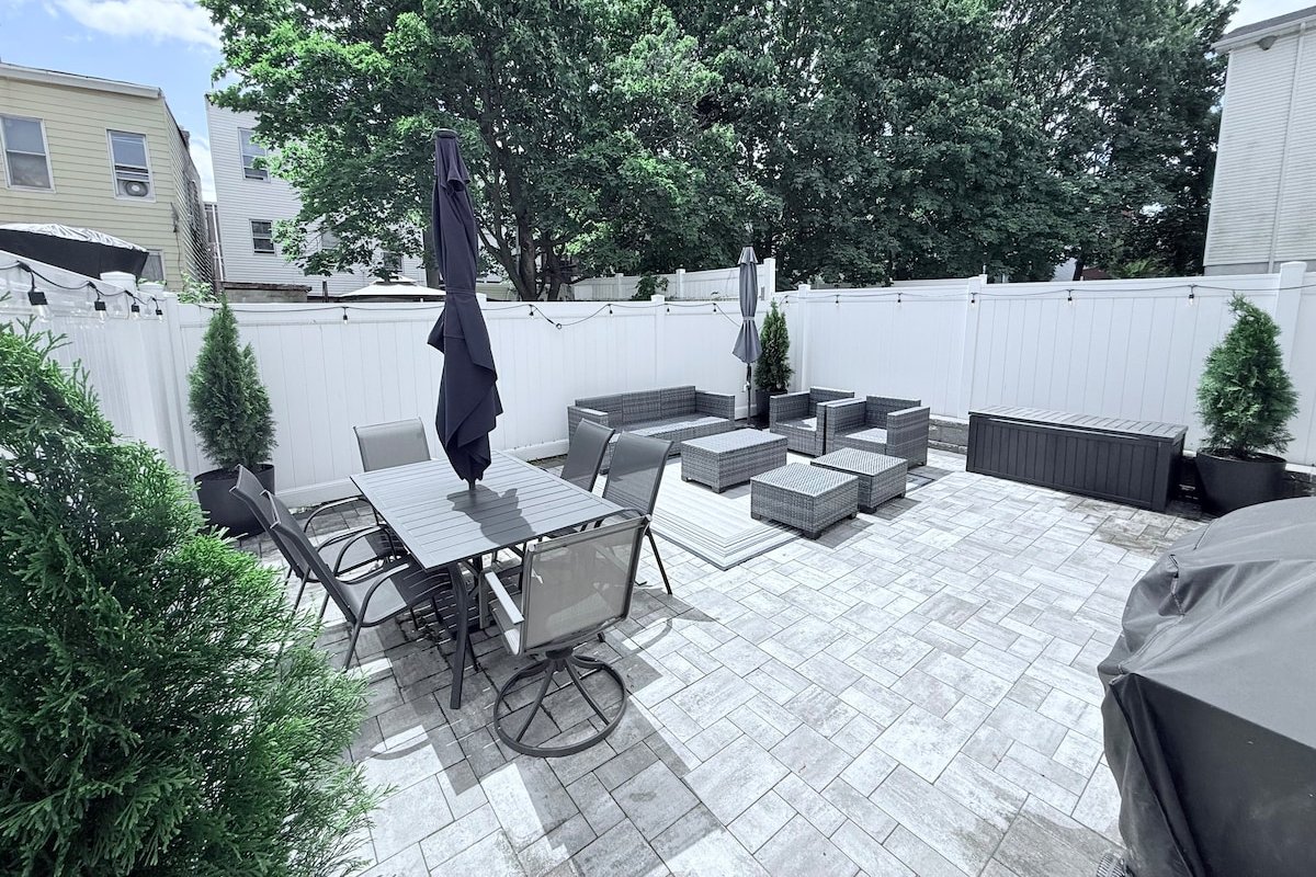 New luxurious 3 BR 2.5BA Duplex W/Backyard gallery image 5