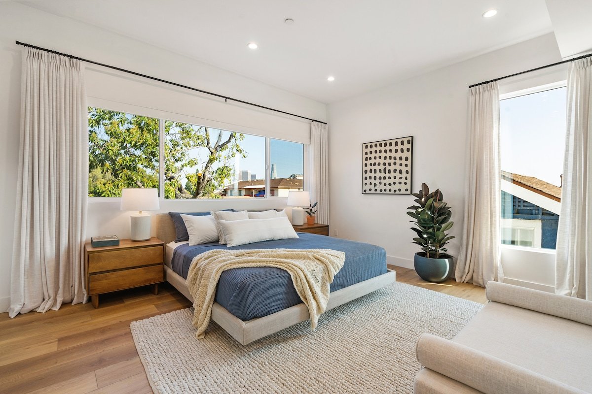 Luxury Modern House With Private Rooftop Patio gallery image 3