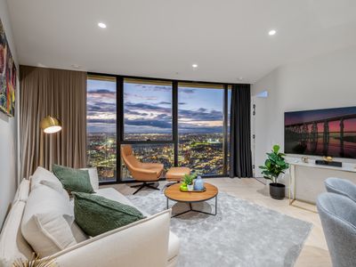 Luxurious CBD and Garden View Home! 3Br|2Br|1P