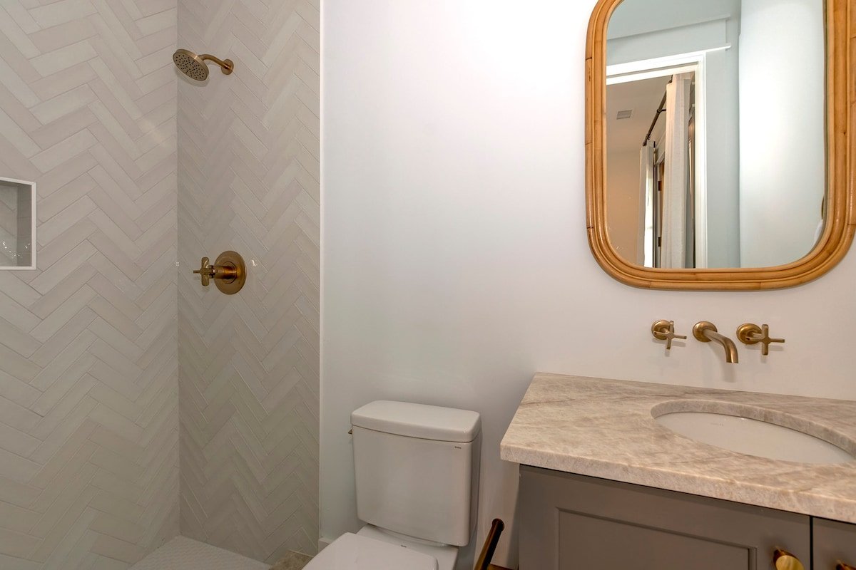 Saint Somehwhere gallery image 2