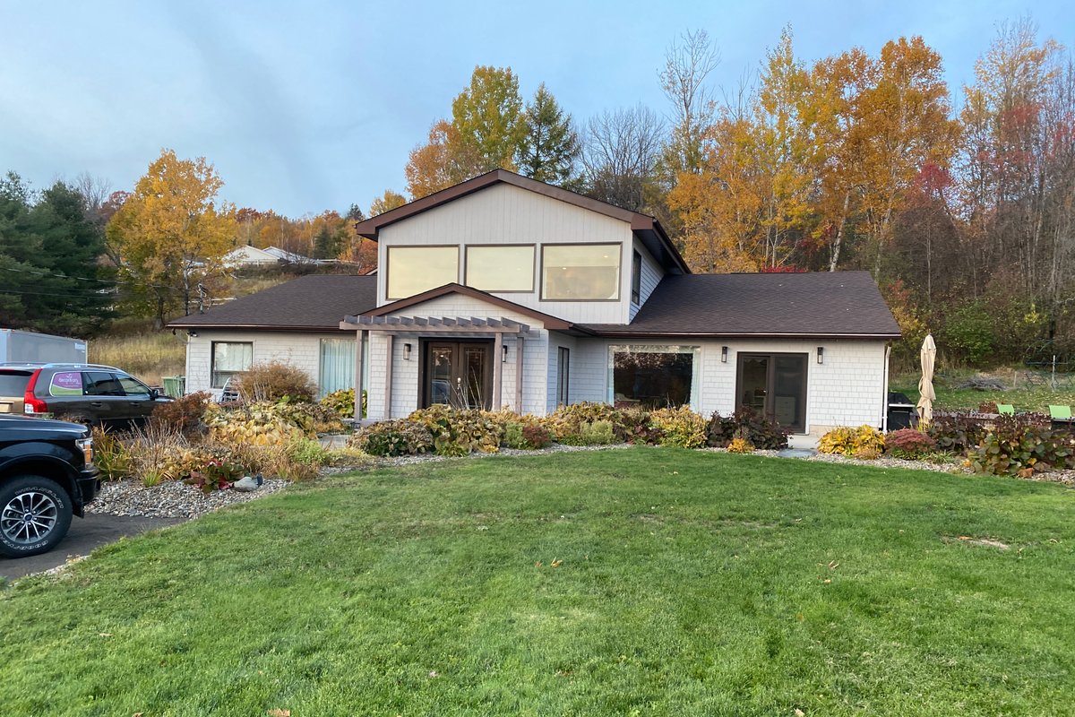 Fredericton Gatherings 4 Bedrm sleeps 8 3000 SqFt