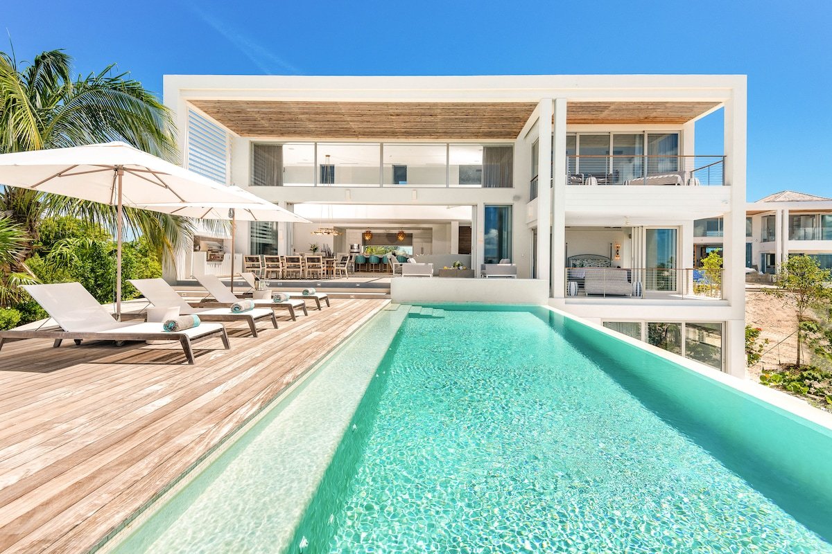 Beach Enclave Grace Bay V3 – 6 BD Oceanview Villa gallery image 2