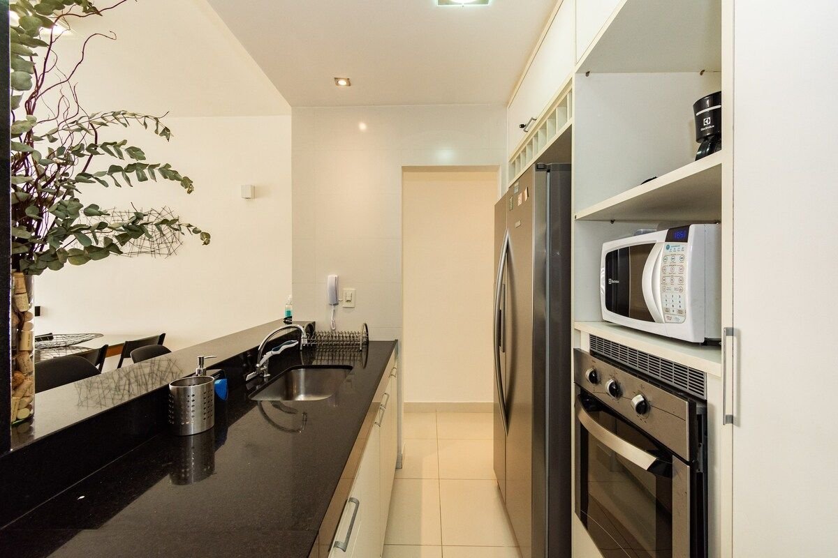 Copacabana bordering Ipanema charming 3 bedrooms gallery image 4