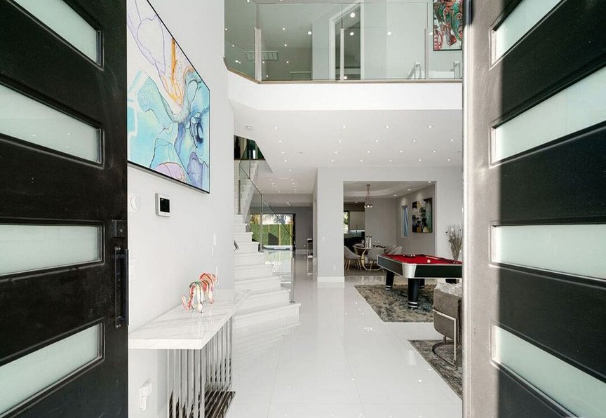 Amazing Lux Mansion Near Universal Studios w/ pool gallery image 4