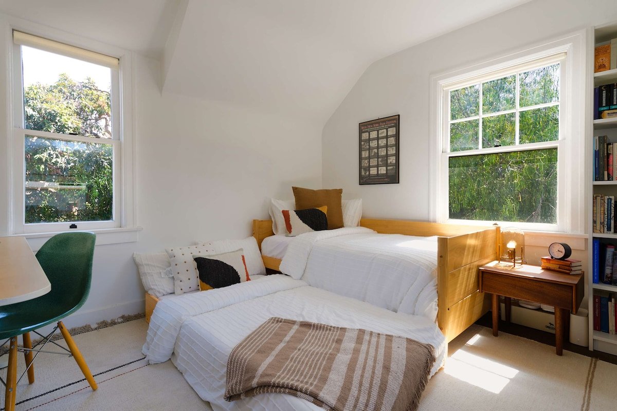 Whimsical Los Feliz House – Pool-Fire Pit-Dogs OK! gallery image 5