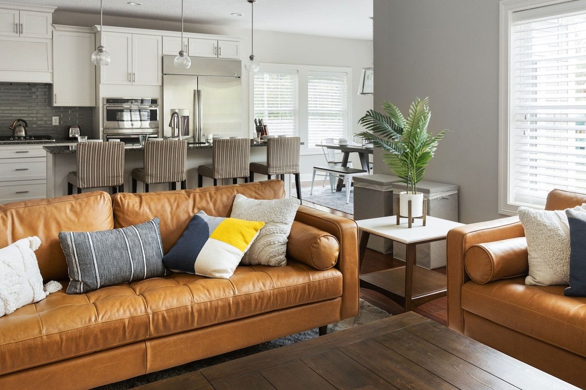 Pool & Hot Tub! -2 King Bed Suites -Private oasis gallery image 3