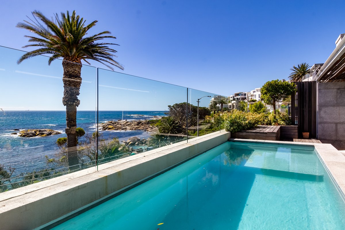 Stunning Apartment, Accross From The Ocean