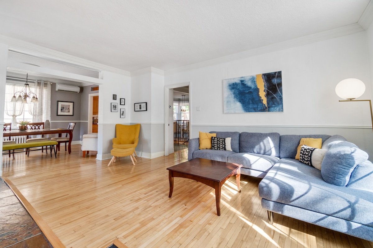 FamilyHouse, QuebecCity, SPA, PoolTable, 4 bedroom gallery image 3