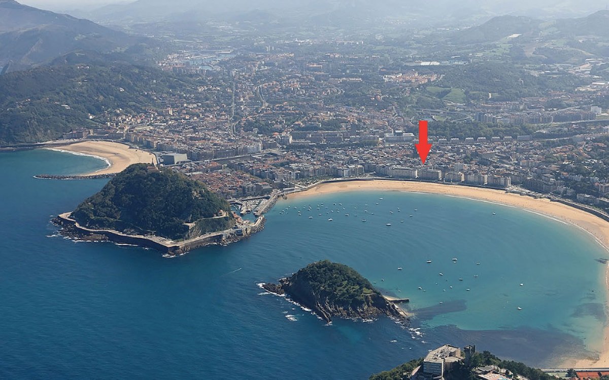 Arrasate Suite: 1 min from La Concha Beach gallery image 3
