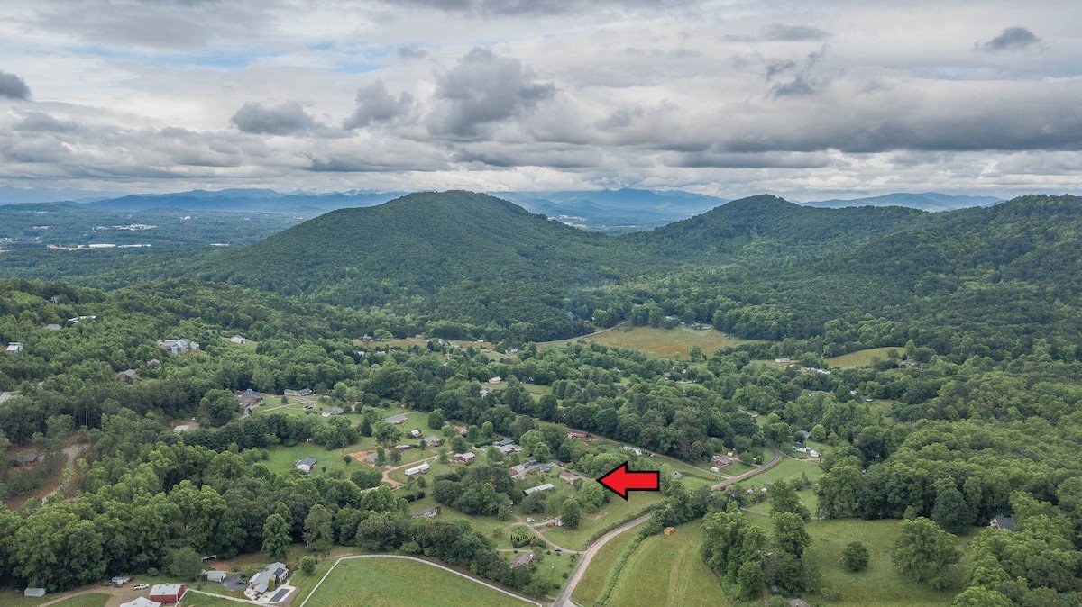 Mountain Cottage and Tiny House with hot tub gallery image 2