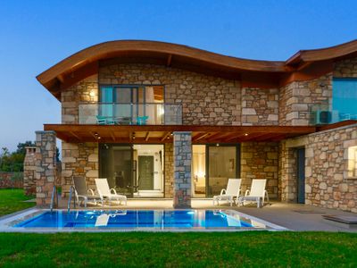 Primavera Villa • Private Pool • Jacuzzi • Sleeps