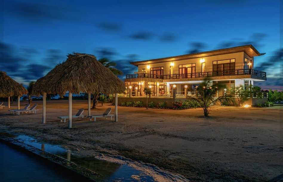 4 BDRM Waterfront Villa with Private Pool gallery image 2