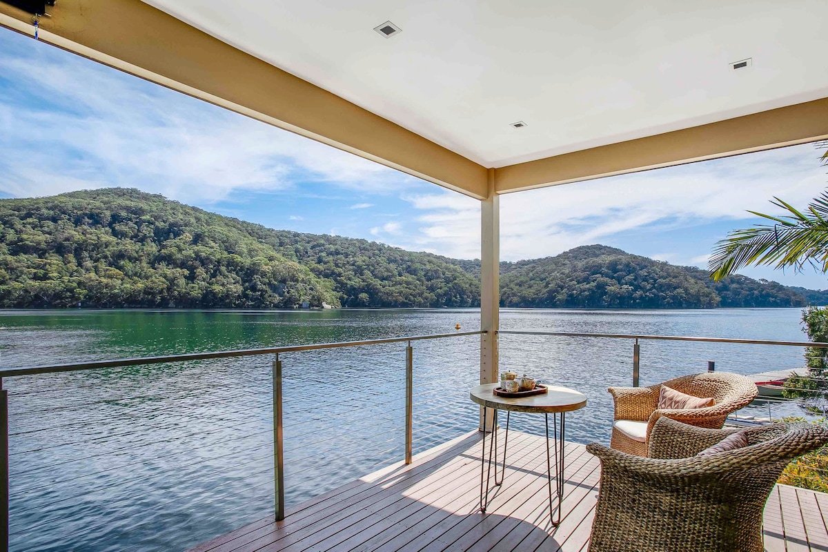 Cottage Point Adults Waterfront Retreat gallery image 4