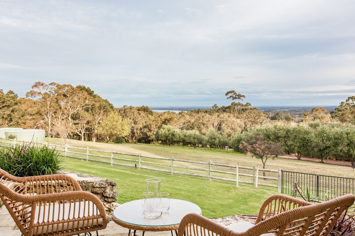 Casa Marni—Luxe Pool Escape with Breathtaking View gallery image 5