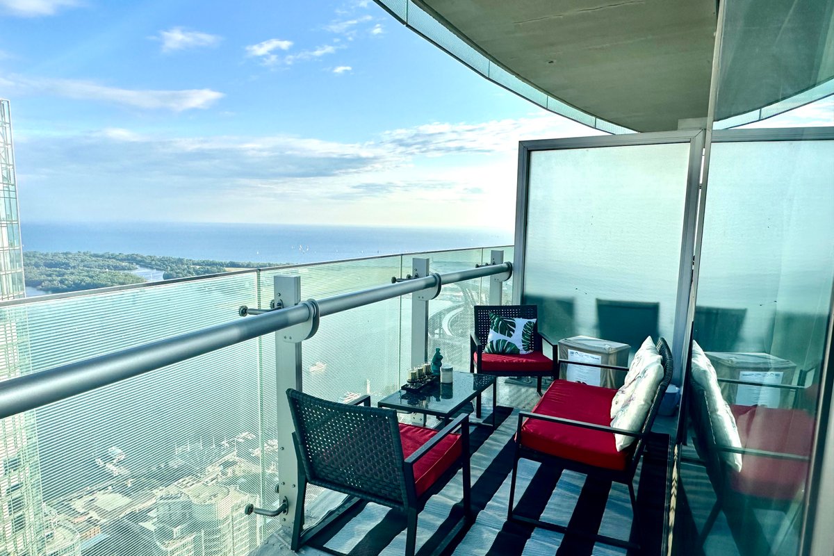 66th SkyHome-CN Tower, Union Stn