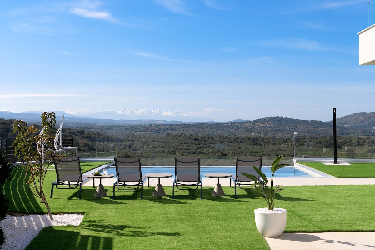 Sweet Sunshine Villa, with 2 Pools & Playground gallery image 4