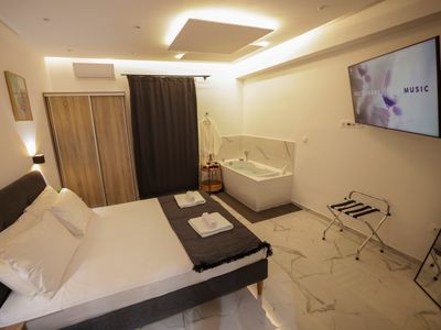 Apollo 2 bd jacuzzi suite