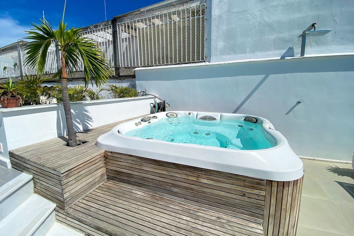 Beautiful penthouse with view and jacuzzi gallery image 2