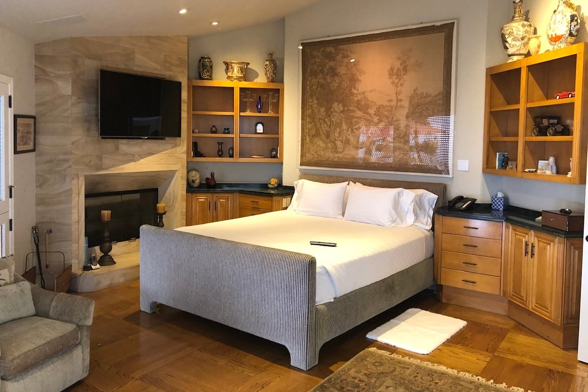 Hollywood Hills Garden Paradise with Endless Views gallery image 5