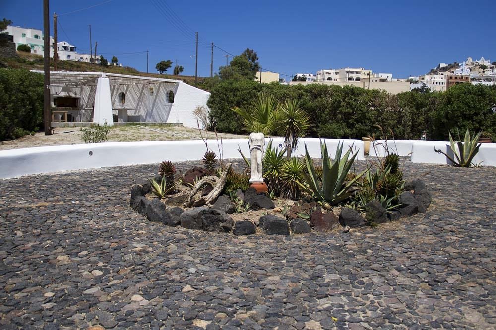 6 bedroom luxury villa in Pyrgos gallery image 4