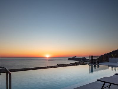 Sunset Lovers Villa, 3 BD, 3 BA, sea view pool