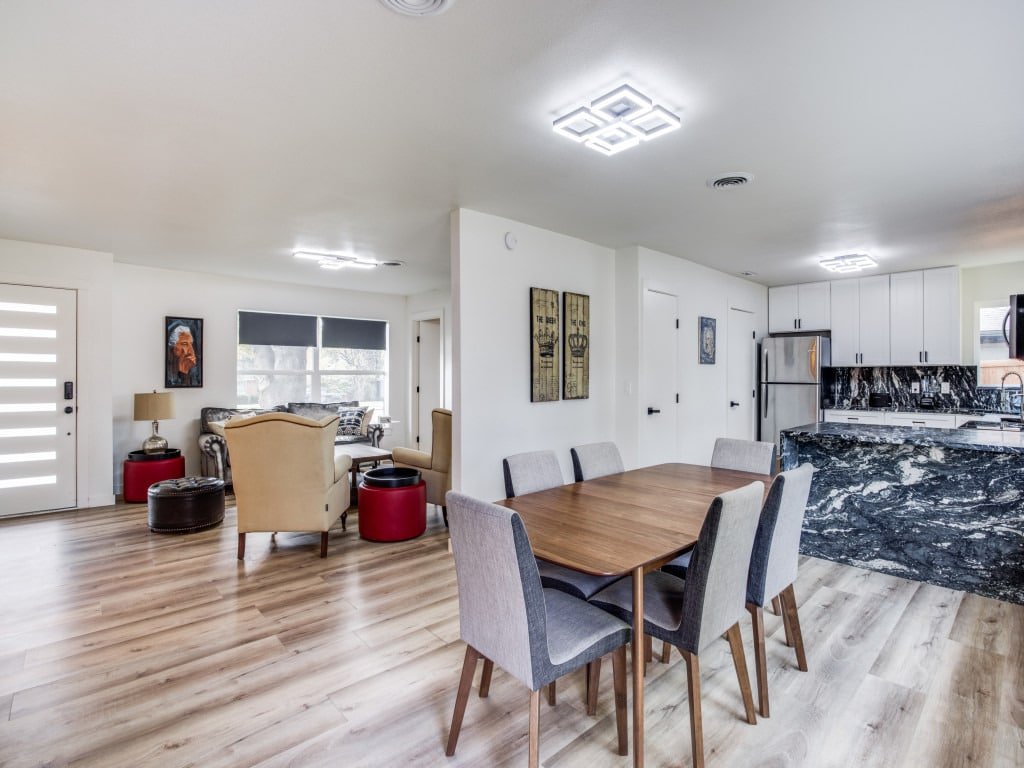 Preston Hollow Home + Garage Apt / Large Yard gallery image 5