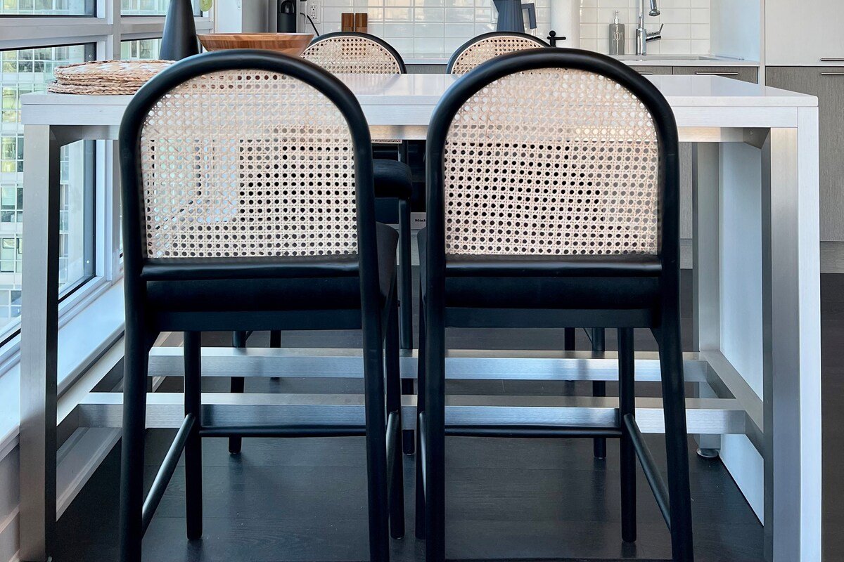 Central 2 Bedroom Condo near Shangri-la hotel gallery image 5