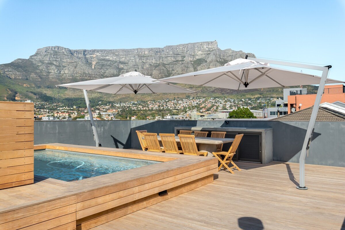 Exc. use roof pool 4BR lux home w/views! gallery image 2