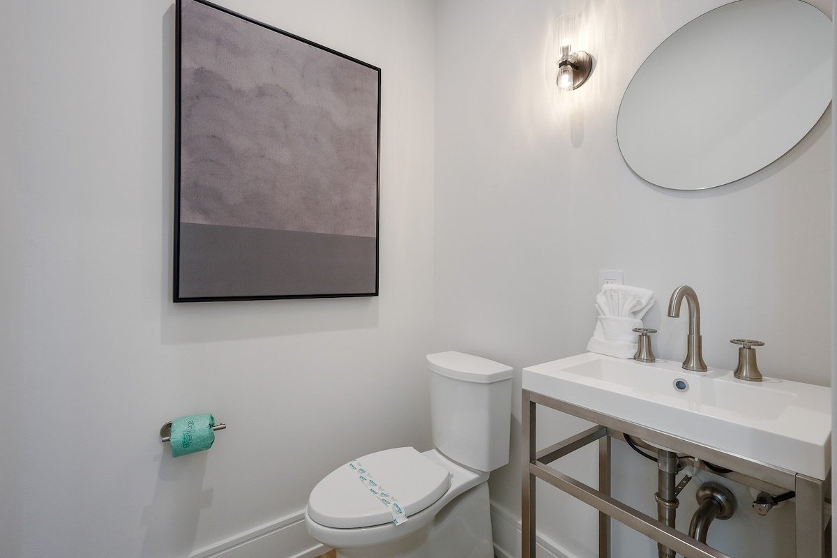 Luxury Home! Pool with Spa, Waterslide- Big Kahuna gallery image 5