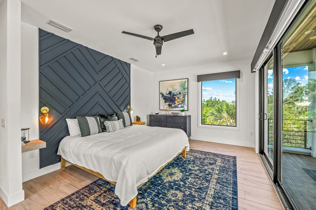 Luxury Home with Pool and Rooftop Putting Green! gallery image 2