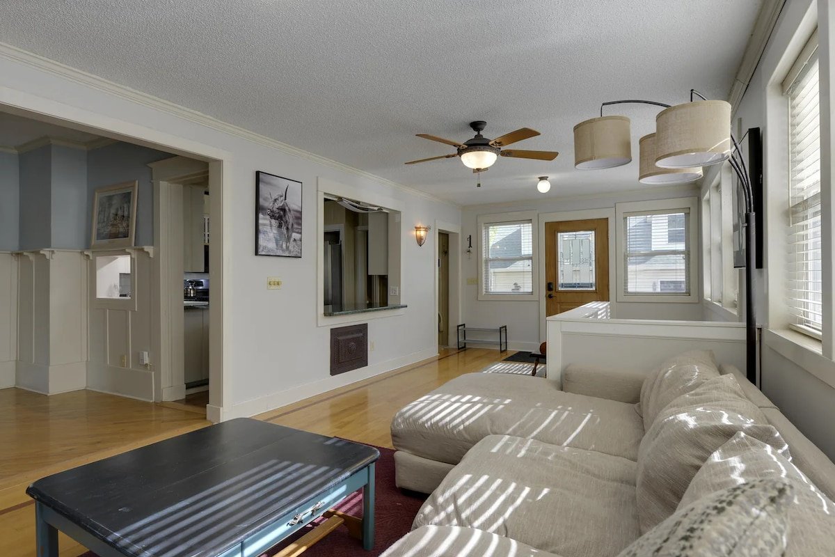 Retreat in Hastings: Two Homes, One Listing gallery image 5