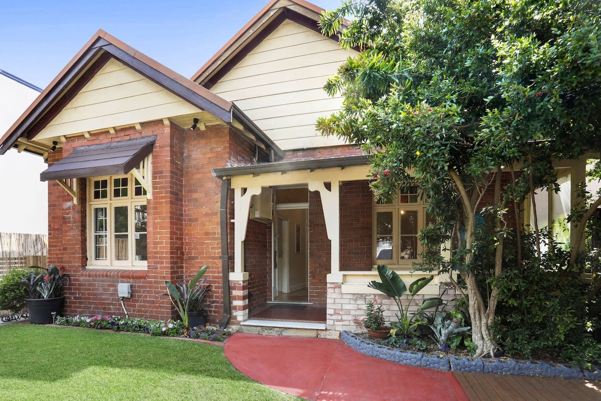 Bondi Retreat – House just moments to the Beach gallery image 3