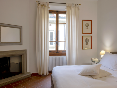 St.James. Elegant & Roomy 2′ train station w/ lift