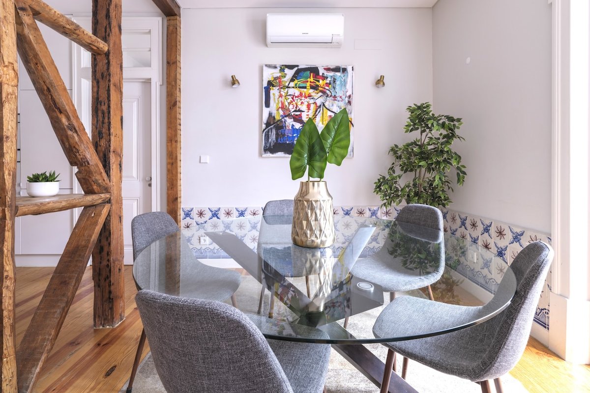 Alfama Castle Fabulous First floor Apartment in Restored 19th Century Building gallery image 2