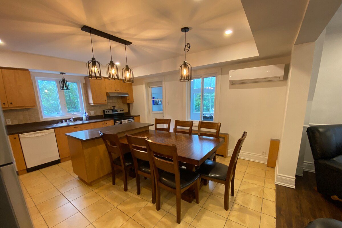 Super Luxury apt 4bdr & 2 full Bath plus backyard gallery image 4