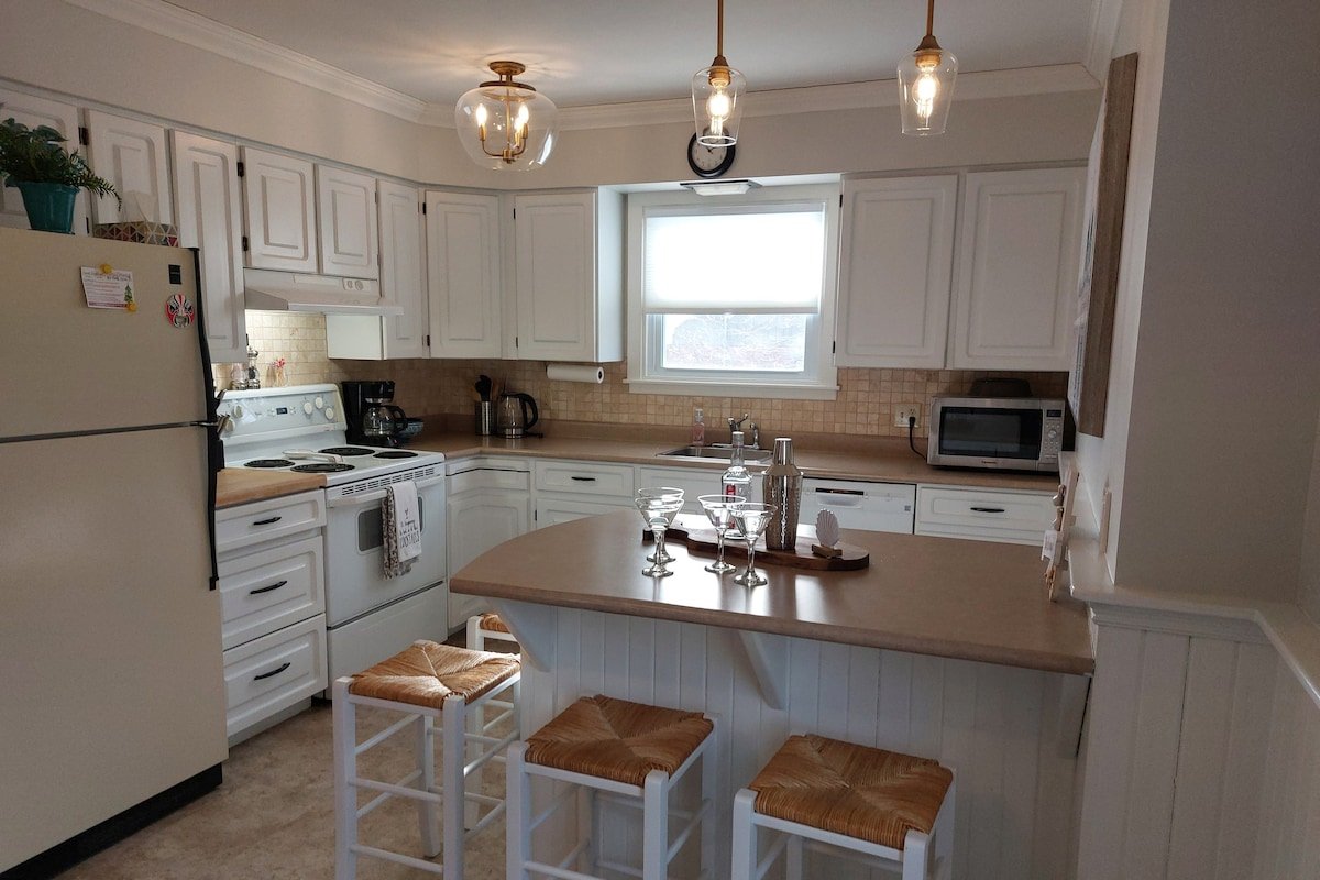 Best location! Executive Home, Downtown St Andrews gallery image 4