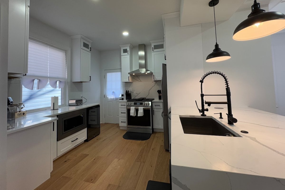 Modern 4BR Home Near Metro & DC’s Iconic Sights gallery image 5