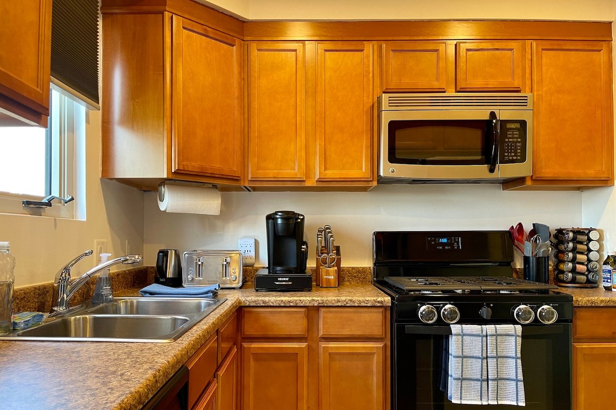 OSU & Riverside| Washer & Dryer| Fenced Backyard gallery image 5