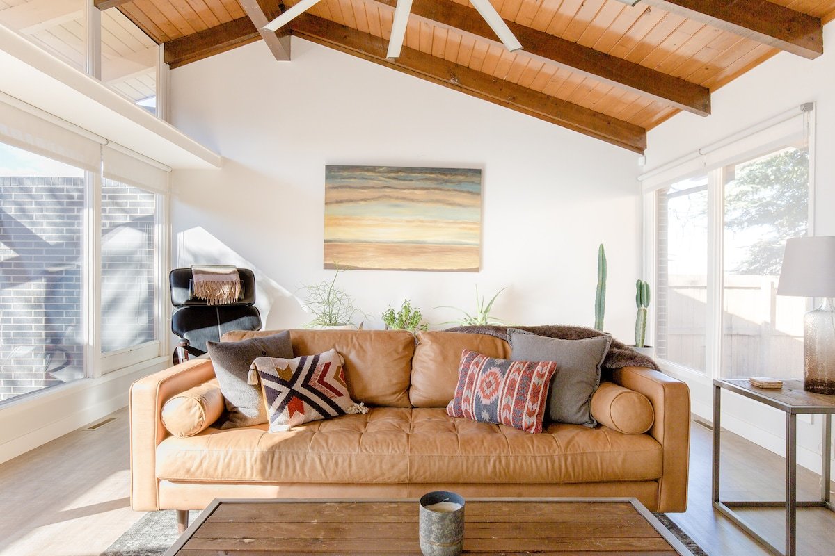 Hillcrest Manor-Mid Century Modern 1963 Art House gallery image 4