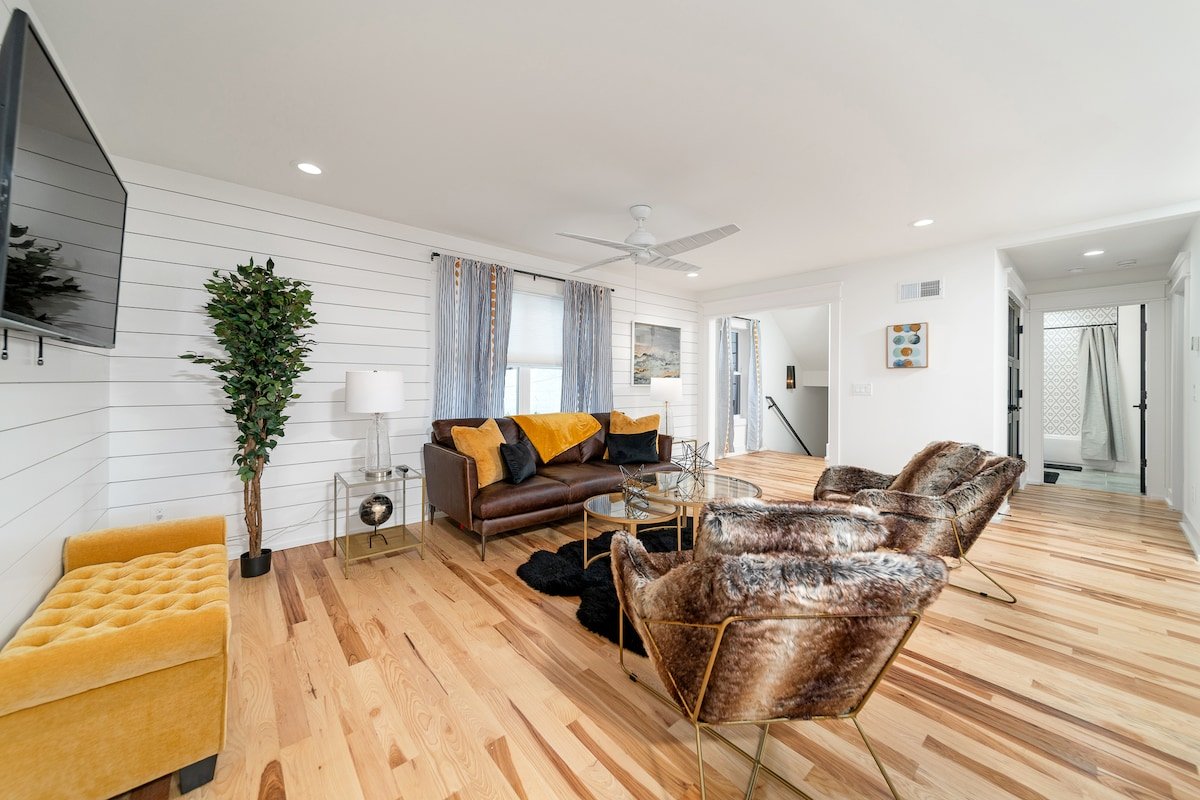 City Hideaway with Stunning Rooftop Escape #2 gallery image 4