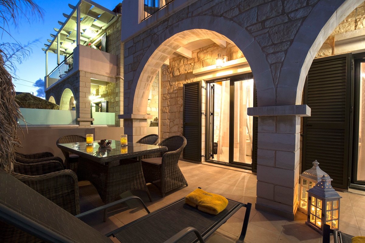 Costancia , Crhisty fireplace- pool,150m from sea. gallery image 4